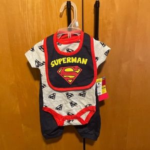 Brand new 3 piece set Superman newborn 0/3 months onesie outfit with bib